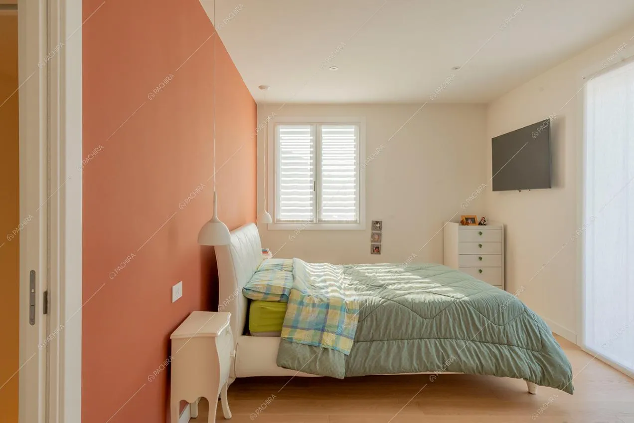 Camera da letto della villa Brenta, location in stile moderno a Milano