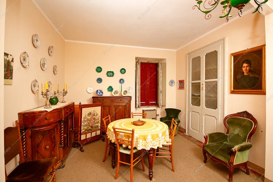 Salotto della villa Kurili, location in stile classico a Bergamo