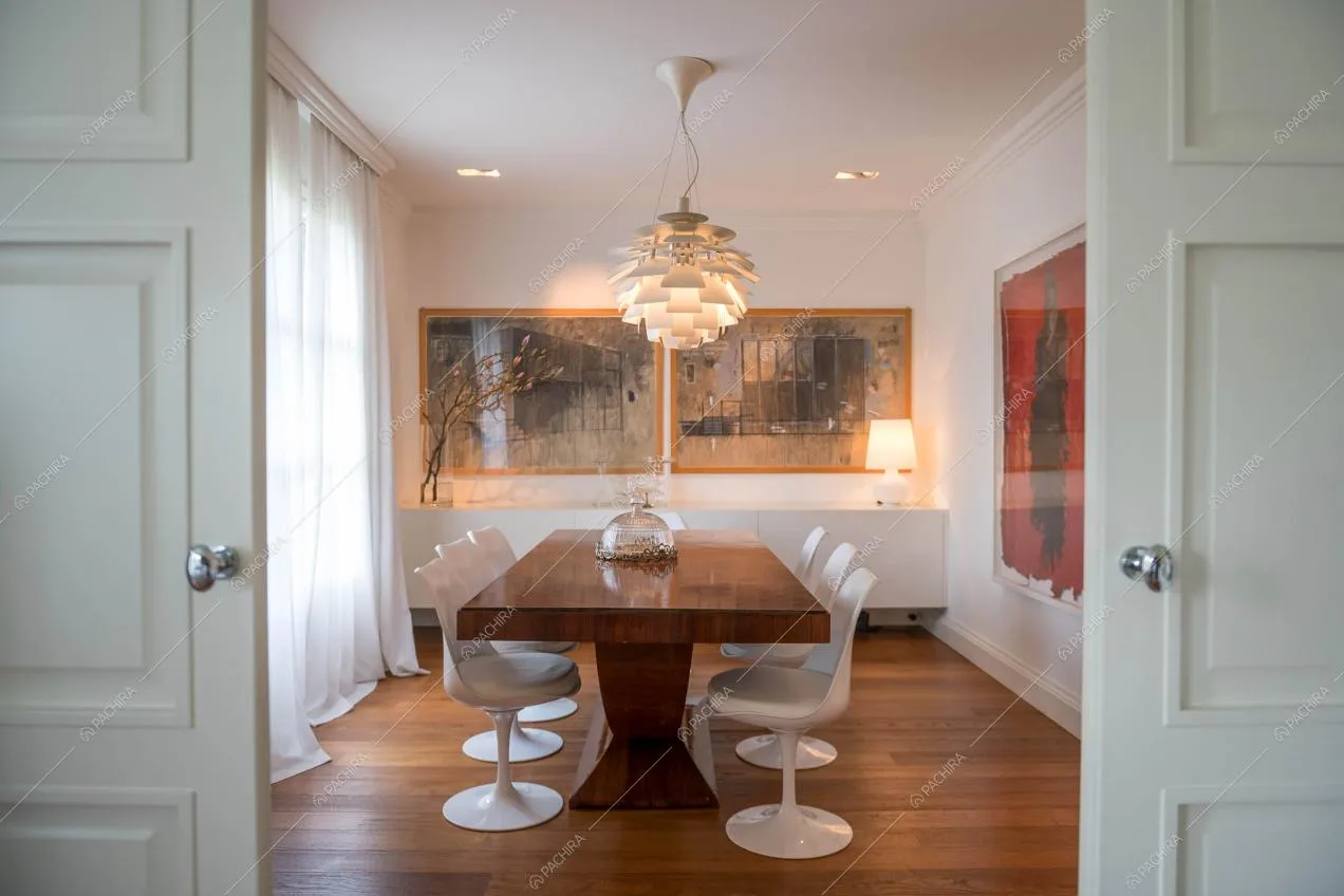 Sala da pranzo della villa Cucamelon, location in stile moderno a Prato