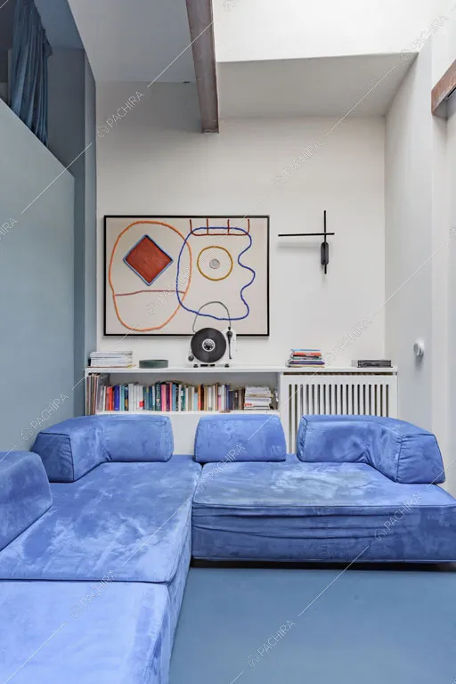 Camera da letto del loft Unakite, location in stile moderno a Milano