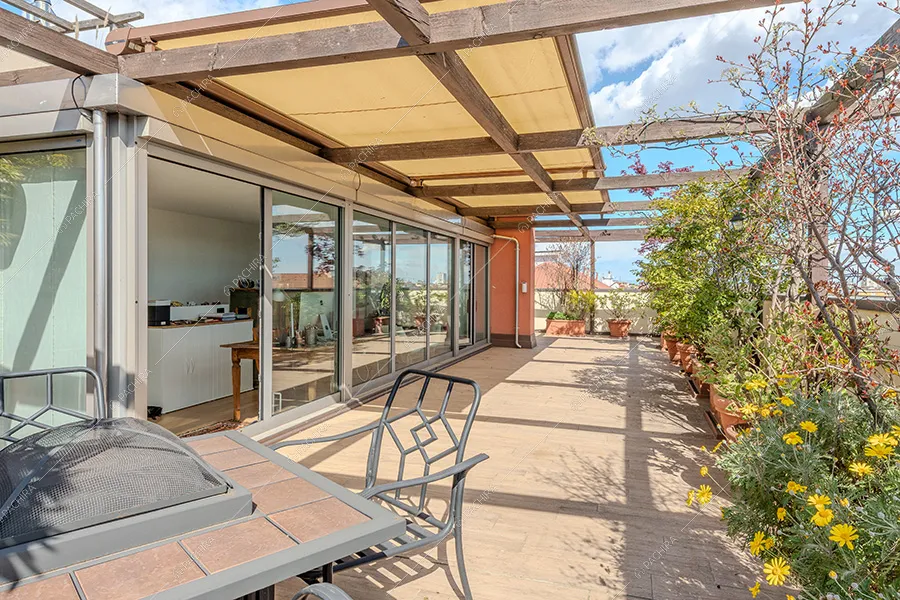 Terrazza dell'appartamento Vardar, location in stile classico a Milano