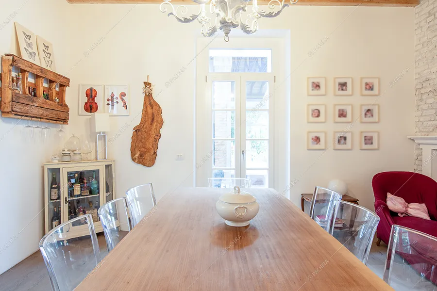 Sala da pranzo della villa Dioptasio, location in stile moderno a Monza