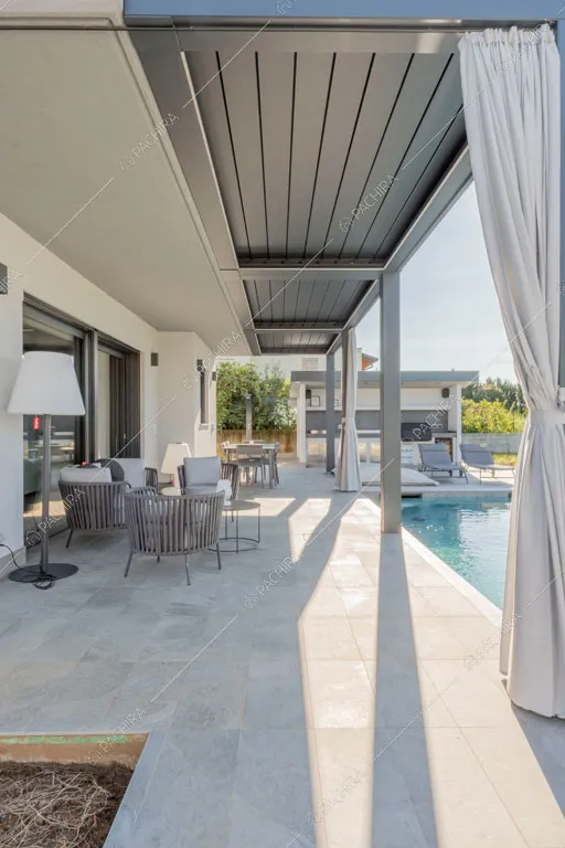 Veranda della villa Warta, location in stile contemporaneo a Monza