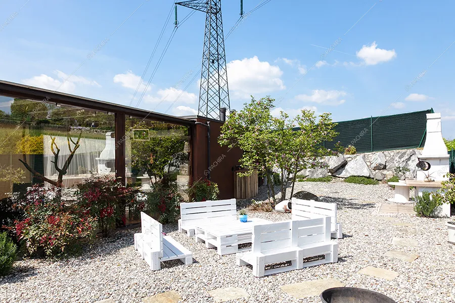 Esterni della villa Filesia, location in stile contemporaneo a Lecco