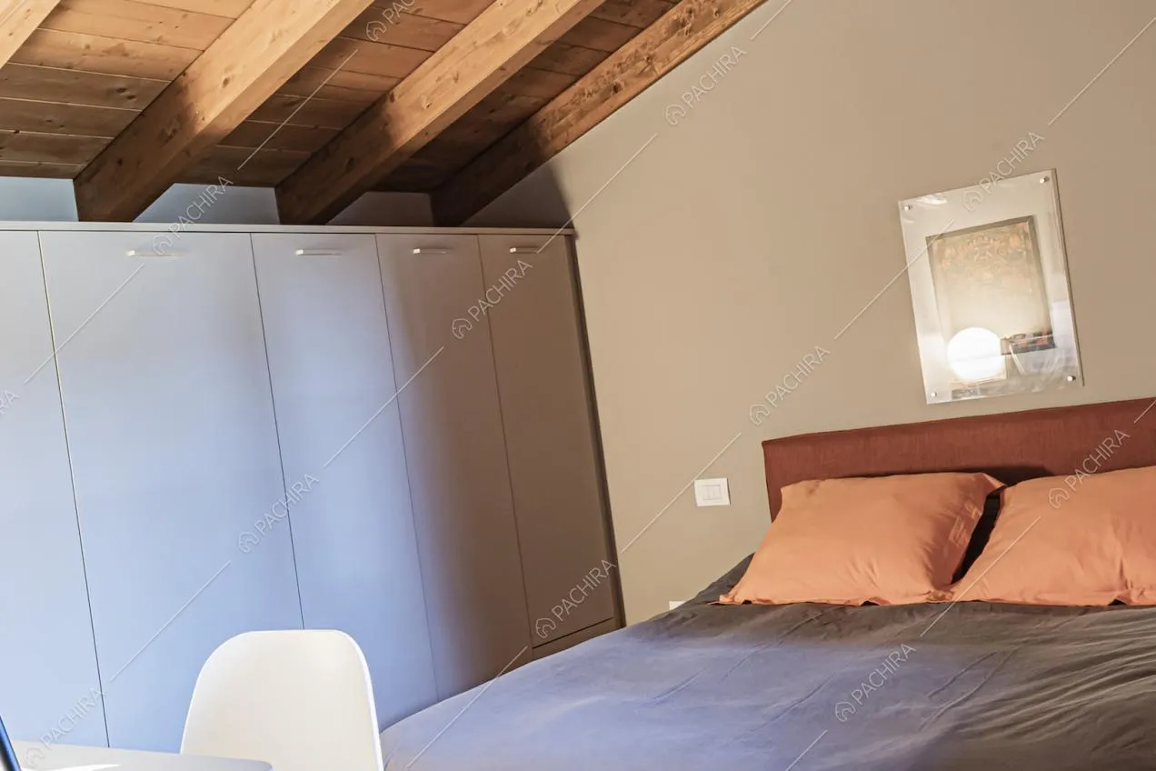 Dettaglio della camera da letto matrimoniale