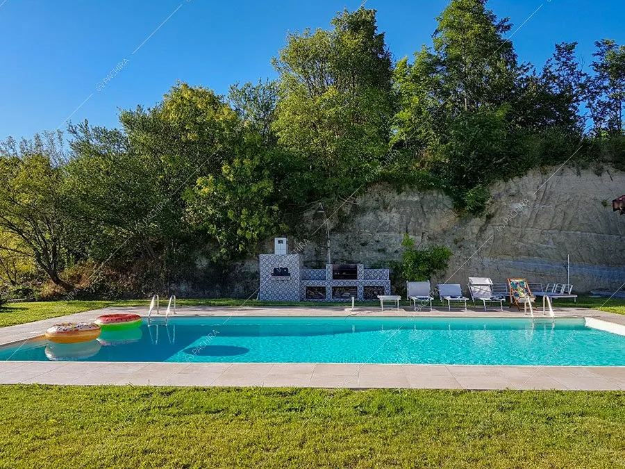 Piscina della villa Baffin, location in stile moderno ad Alessandria