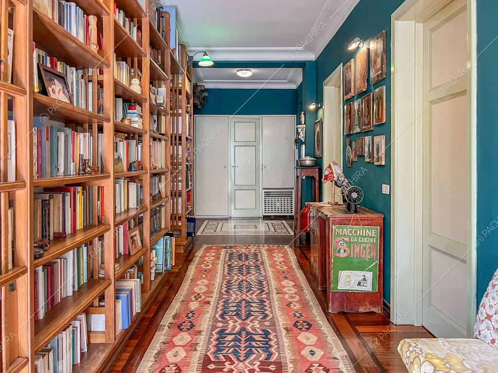Corridoio dell'appartamento Kuban, location in stile moderno a Roma