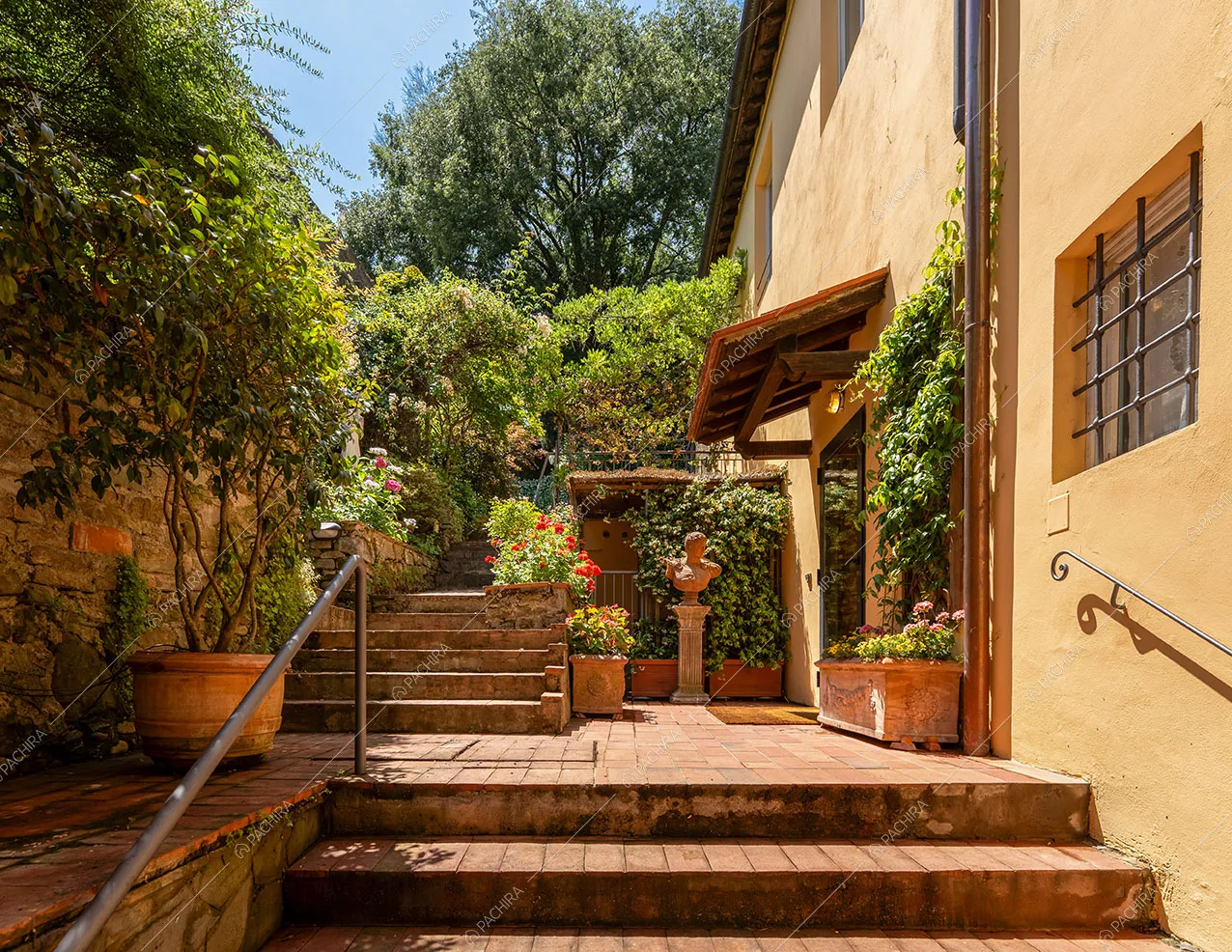 Esterni della villa Gombo, location in stile moderno a Firenze
