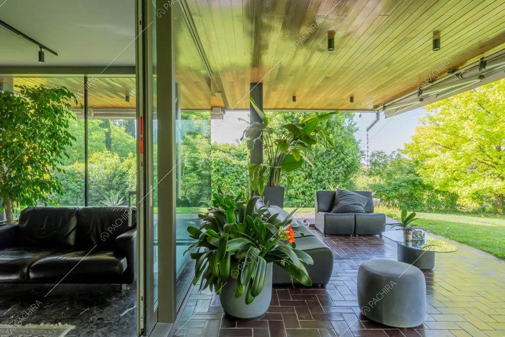 Veranda della villa Biotite, location in stile moderno a Verona