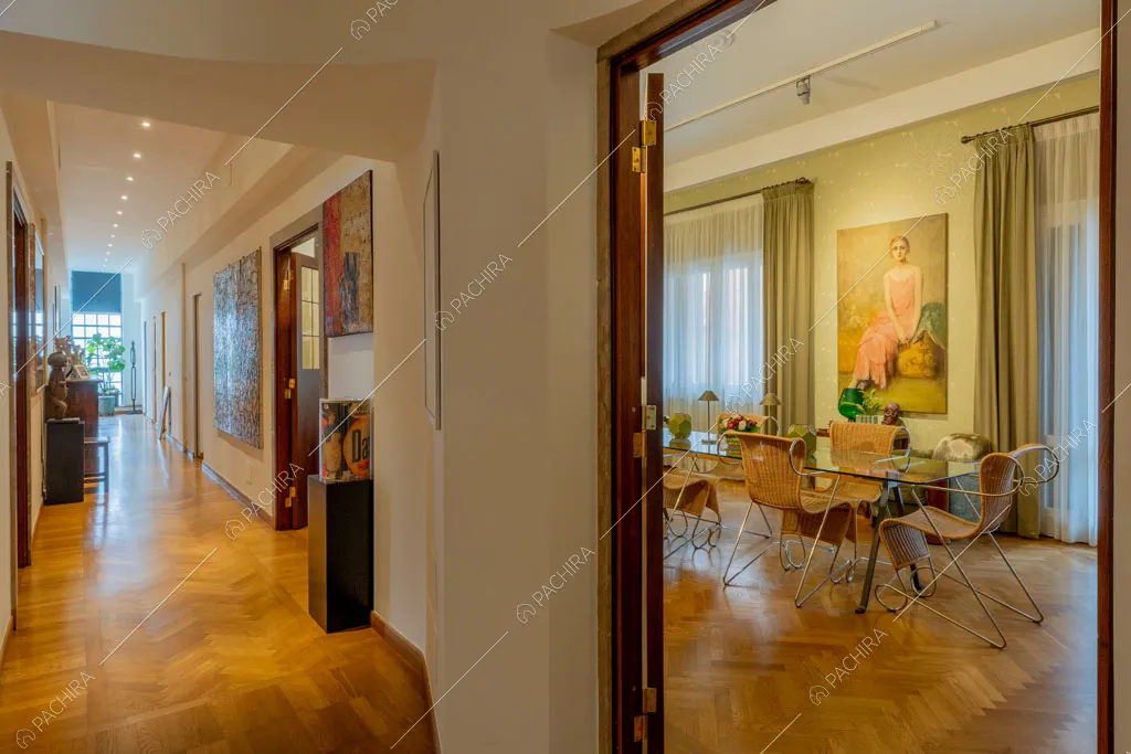 Corridoio dell'appartamento Yalu, location in stile contemporaneo a Roma