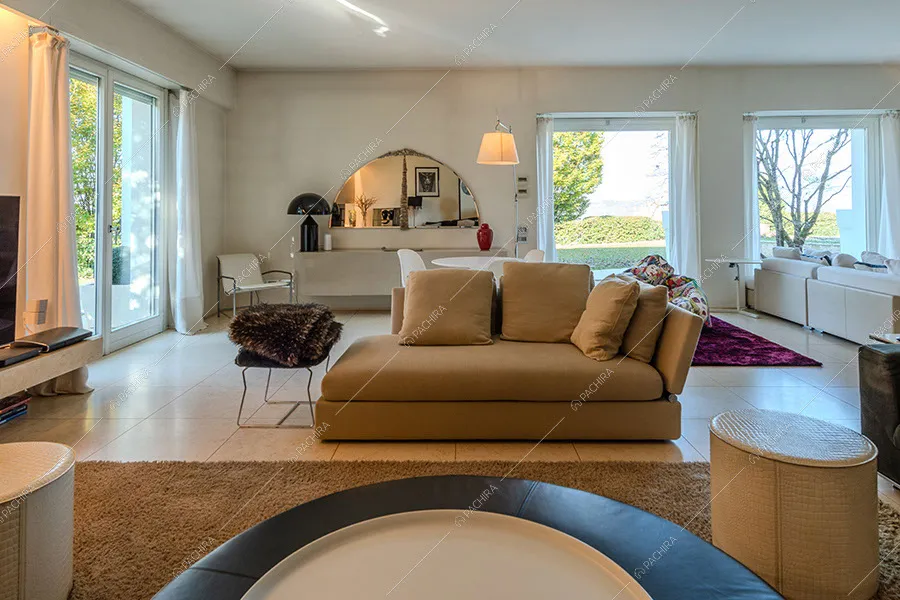 Salotto della villa Iride, location in stile moderno a Monza