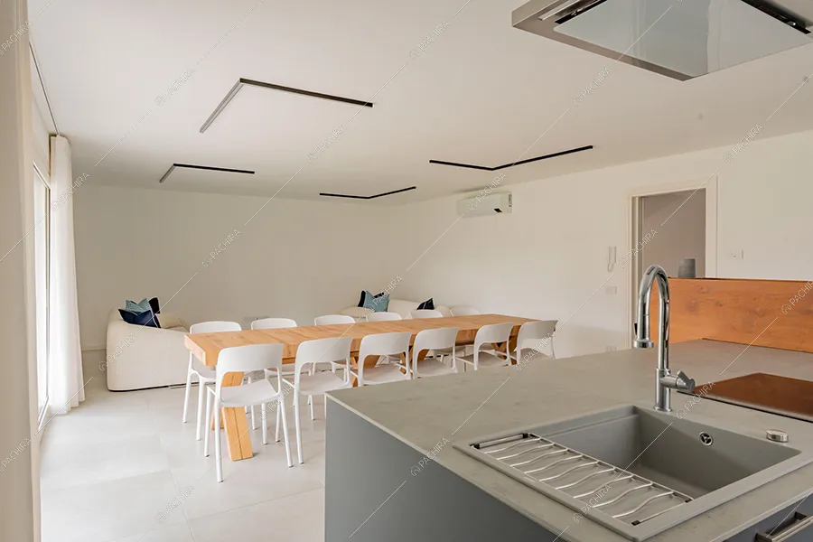 Cucina della villa Morava, location in stile moderno a Milano