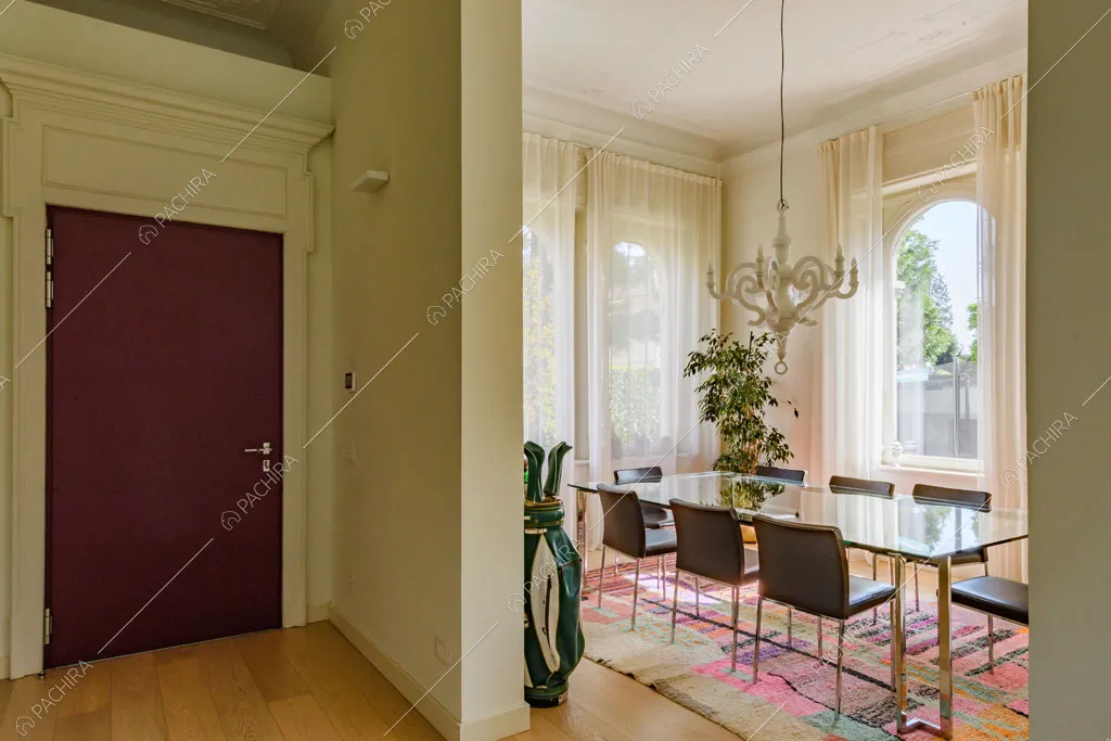 Ingresso della villa Colorado, location in stile moderno a Varese