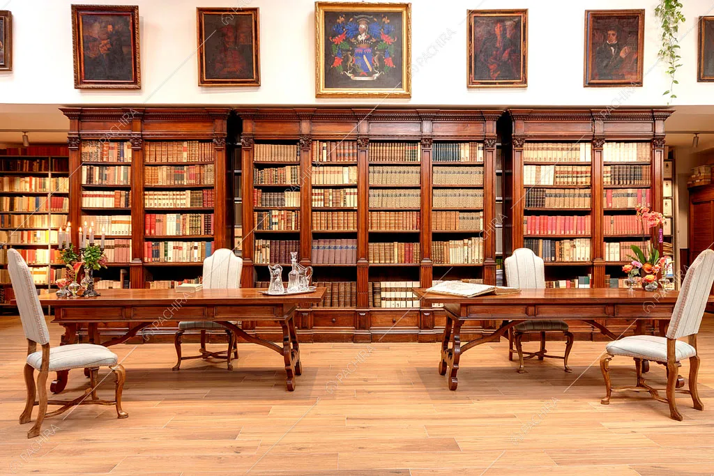 Antiche librerie nell'espositivo Agarico, location in stile contemporaneo a Firenze