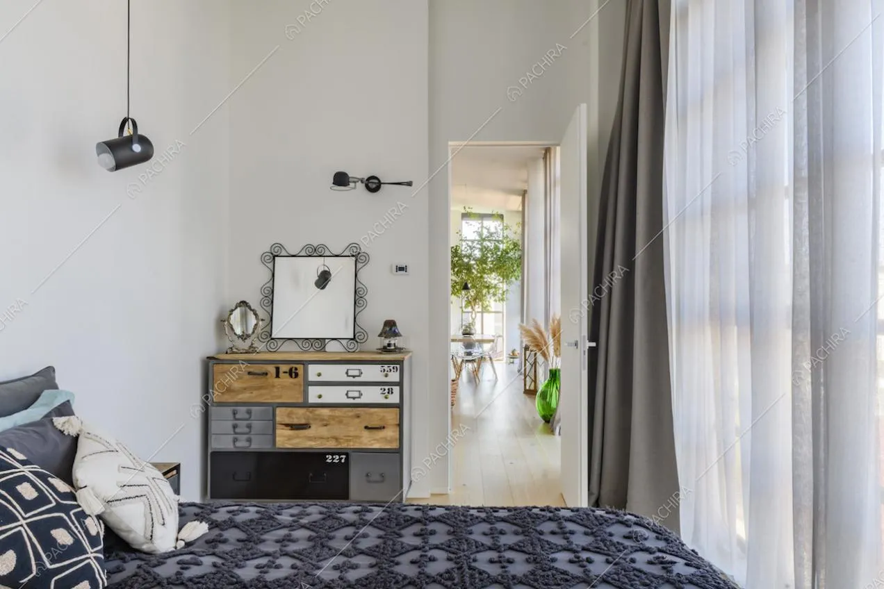 Postazione trucco di design nella camera da letto e vista sul tavolo da pranzo