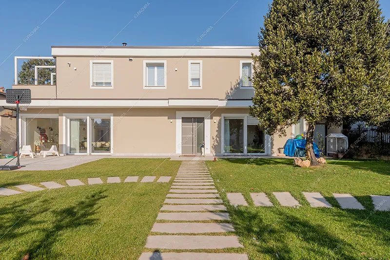 Esterni della villa Brenta, location in stile moderno a Milano