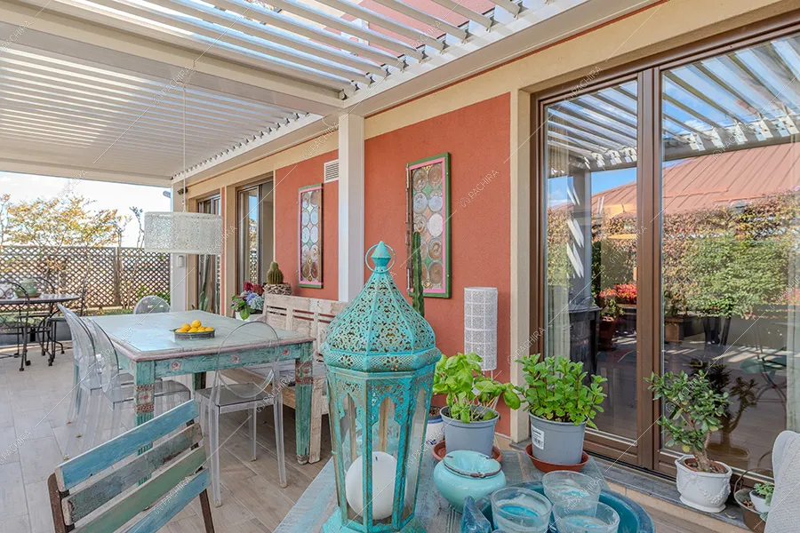 Terrazza dell'appartamento Vardar, location in stile classico a Milano
