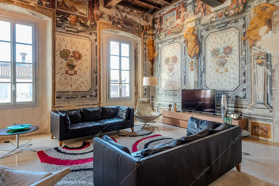 Salotto della villa Mayon, location in stile moderno a Milano