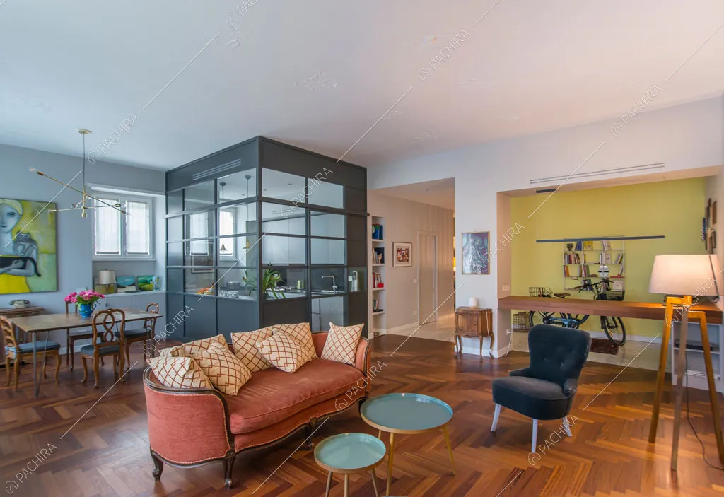 Zona living dell'appartamento Grifola, location in stile contemporaneo a Roma