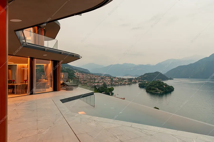 Vista sul lago dalla villa Agapanto, location in stile contemporaneo a Como