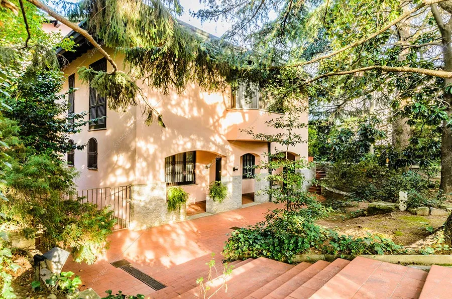 Esterni della villa Mekong, location in stile classico a Varese
