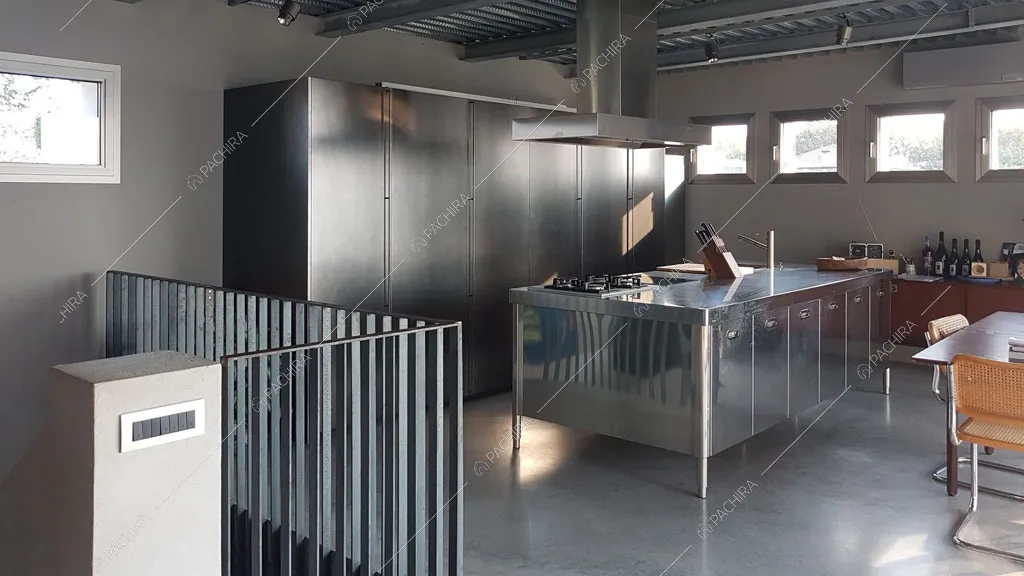 Cucina dell'attico Terek, location in stile contemporaneo a Venezia