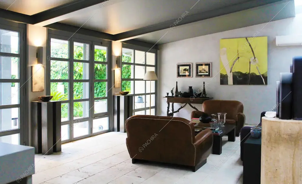 Salotto della villa Giba, location in stile moderno a Latina