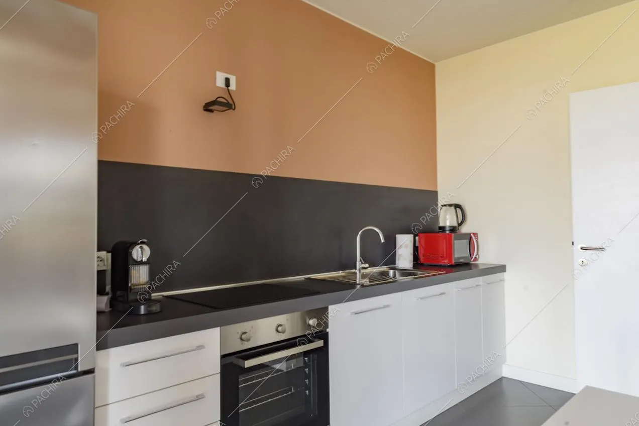 Cucina a muro con piano a induzione