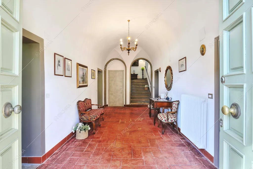 Corridoio della dimora storica Denali, location in stile classico a Pisa