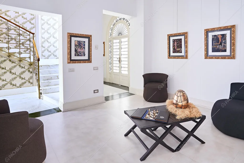 Sala e vista sulle scale della dimora storica Cerimoya, location in stile liberty a Milano