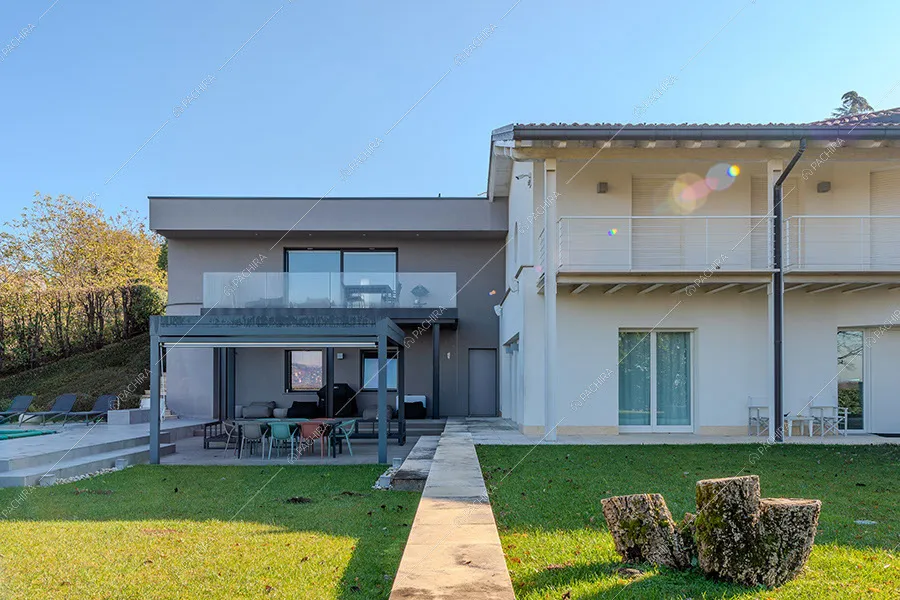 Giardino della villa Iride, location in stile moderno a Monza