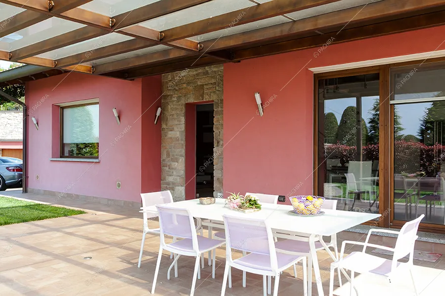 Veranda della villa Filesia, location in stile contemporaneo a Lecco