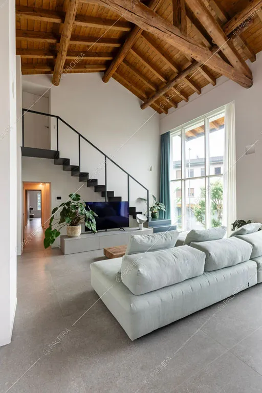 Zona living della villa Makalu, location in stile contemporaneo a Brescia