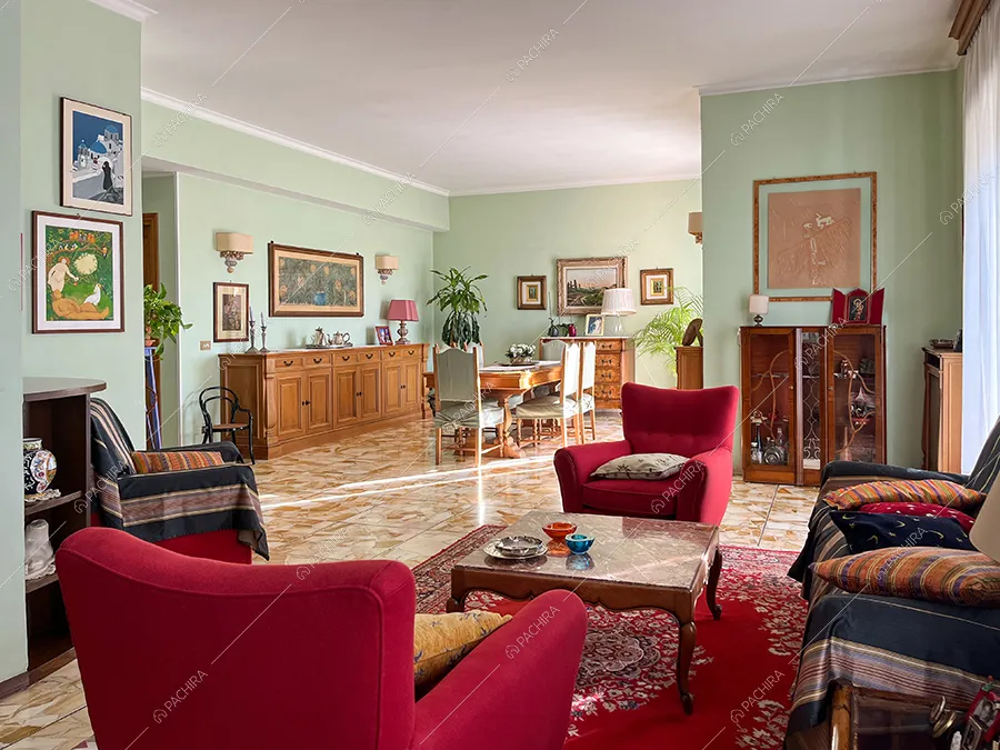 Zona living dell'appartamento Mura, location in stile classico a Roma