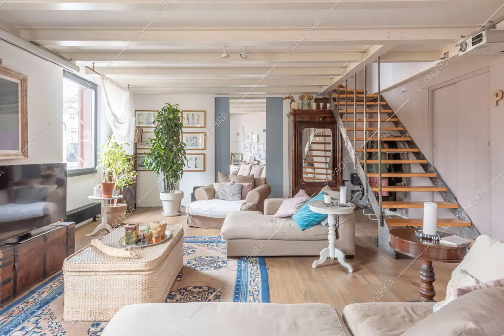 Parquet nella sala dell'appartamento Uru, location in stile moderno a Roma