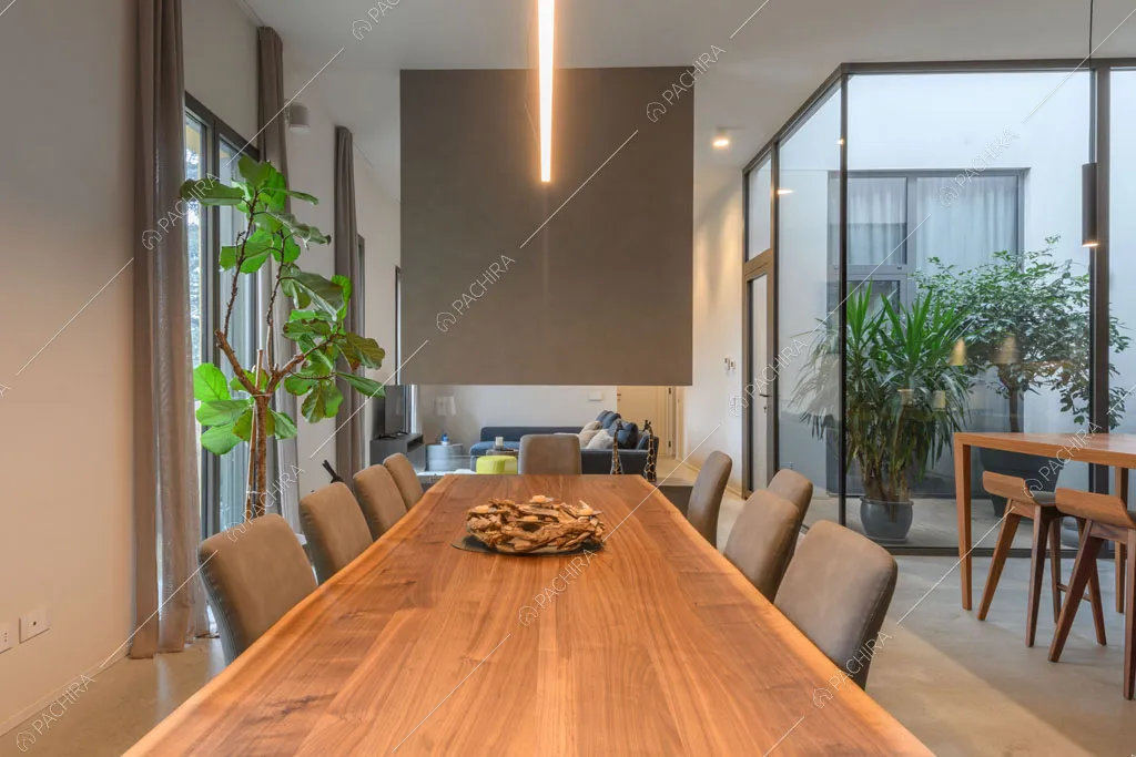 Zona living con camino dell'appartamento Fiore di porro, location in stile minimal a Monza