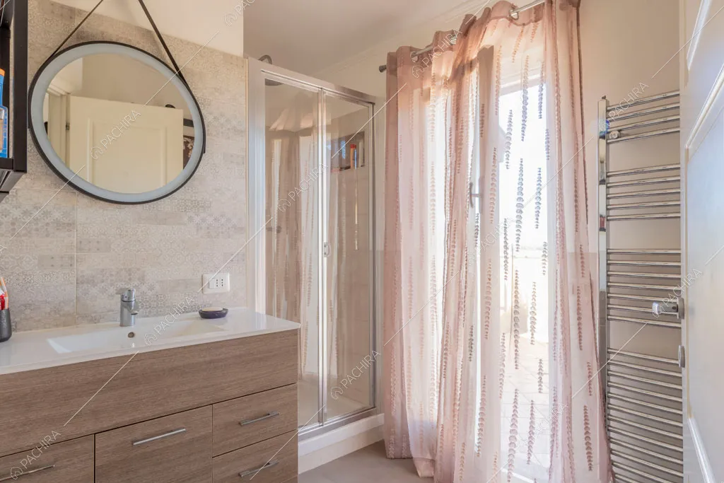 Bagno della villa Lena, location in stile moderno a Roma