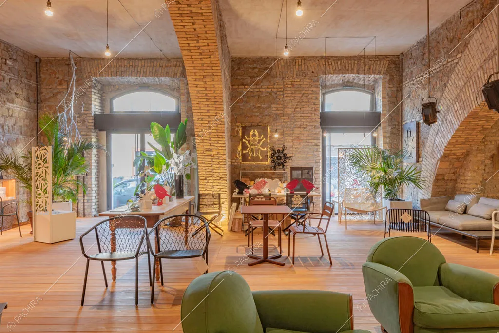Sala con vetrate dell'espositivo Couve, location in stile contemporaneo a Roma