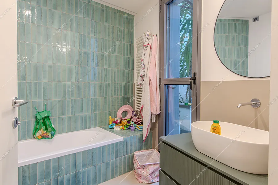 Bagno dell'appartamento Tonga, location in stile moderno a Milano