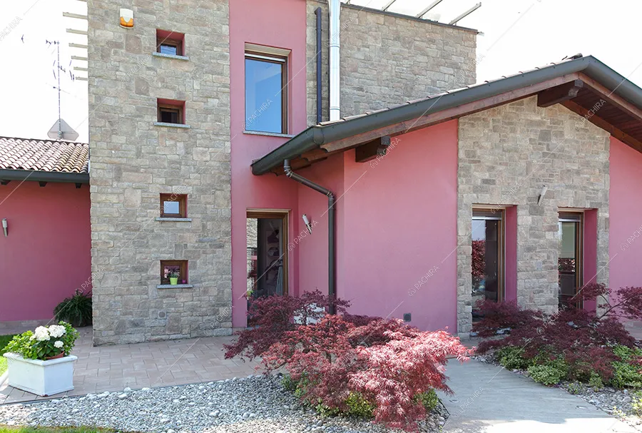 Esterni della villa Filesia, location in stile contemporaneo a Lecco