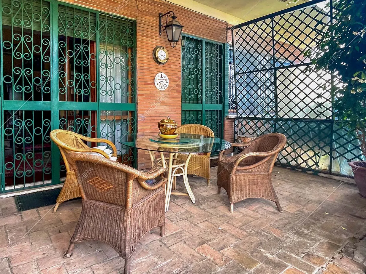 Veranda della villa Apatite, location in stile classico a Roma