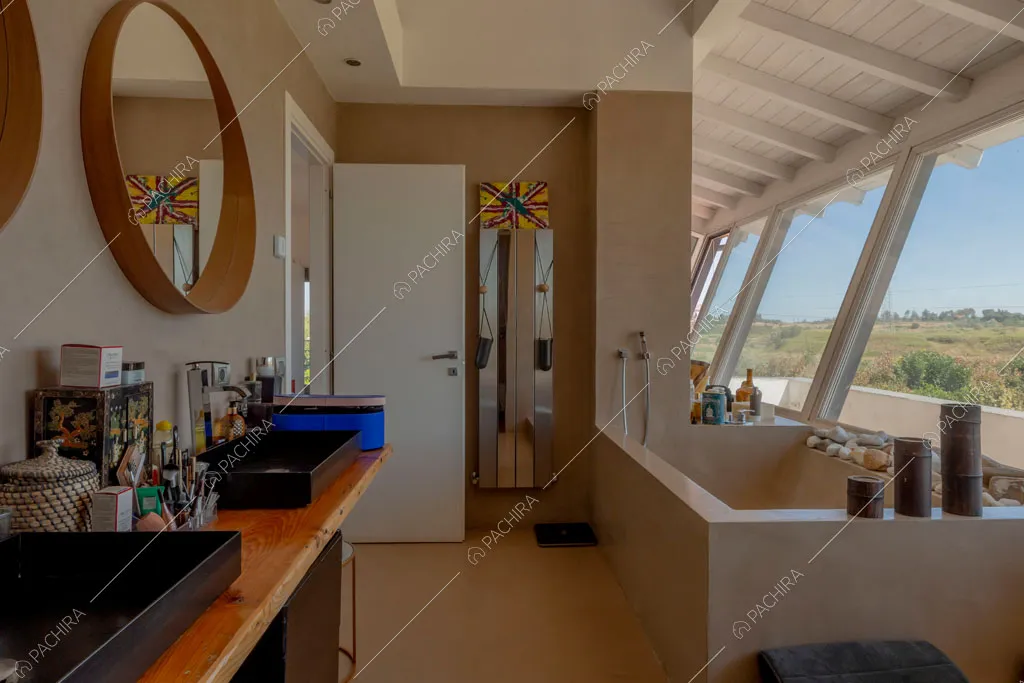 Bagno della villa Arafura, location in stile contemporaneo a Roma