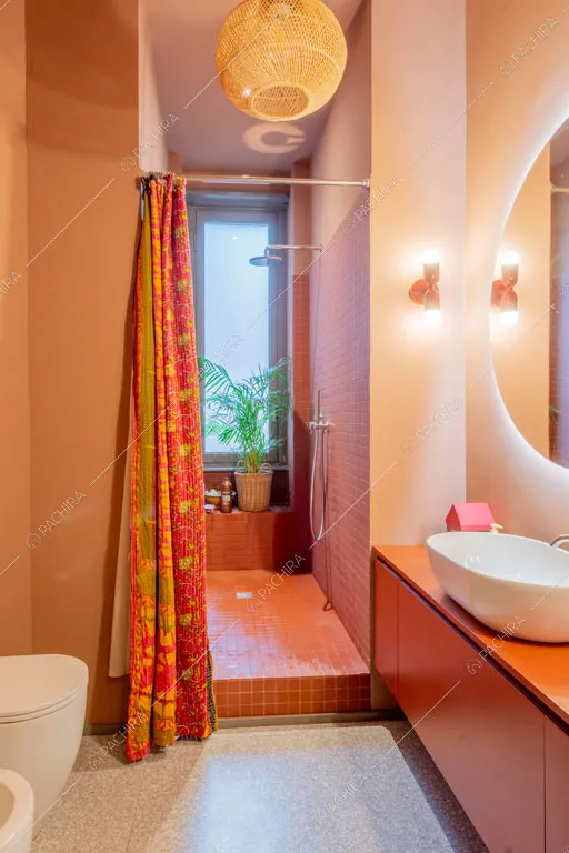 Bagno dell'appartamento Indo, location in stile contemporaneo a Milano