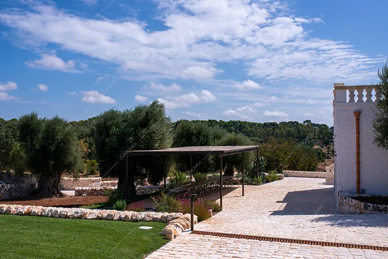 Esterni della masseria Athos, location in stile rustico a Brindisi