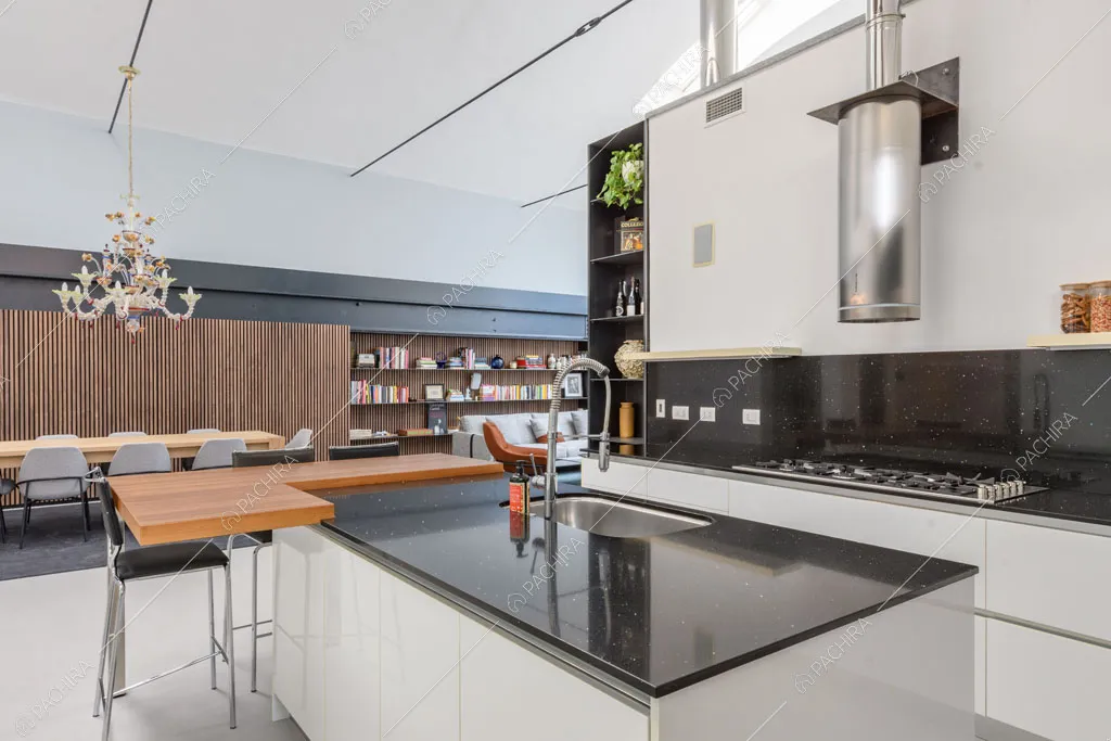 Isola nella cucina del loft Genepi, location in stile contemporaneo a Milano