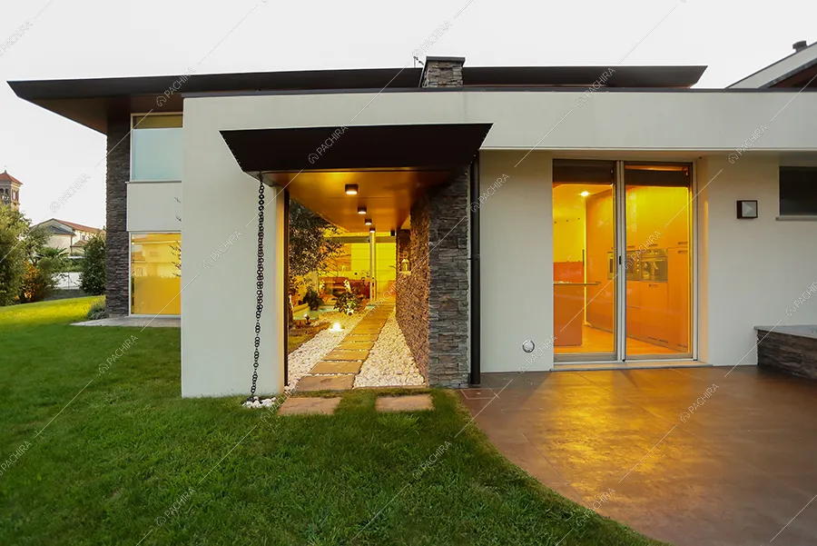 Vialetto della villa Krakatoa, location in stile moderno a Udine