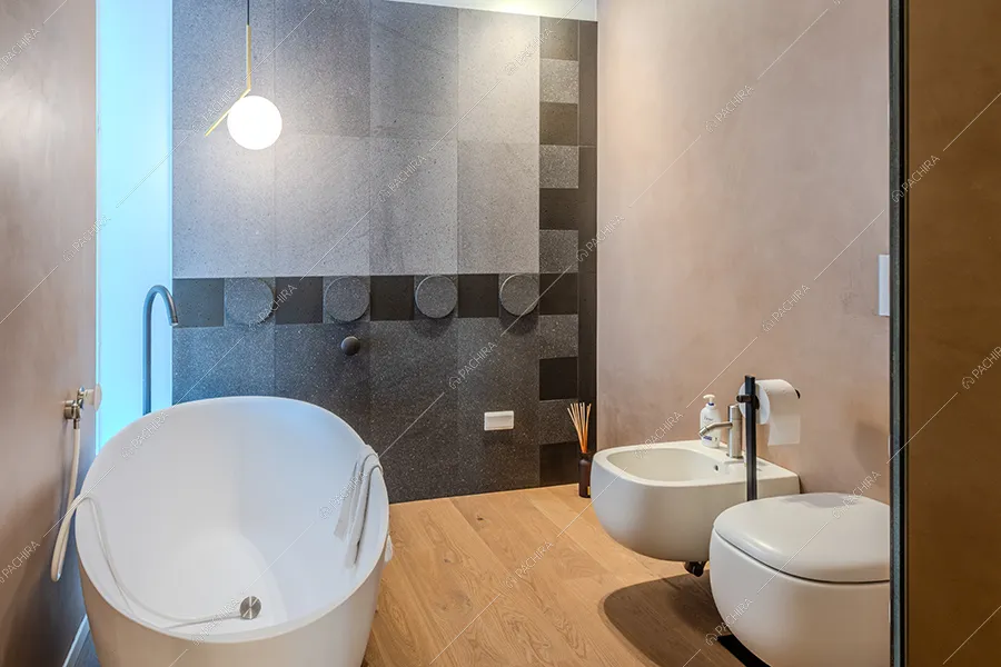 Bagno del loft Calluna, location in stile contemporaneo a Milano
