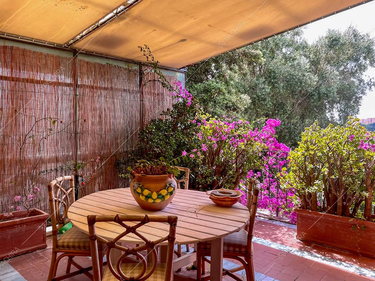 Veranda della villa Apatite, location in stile classico a Roma