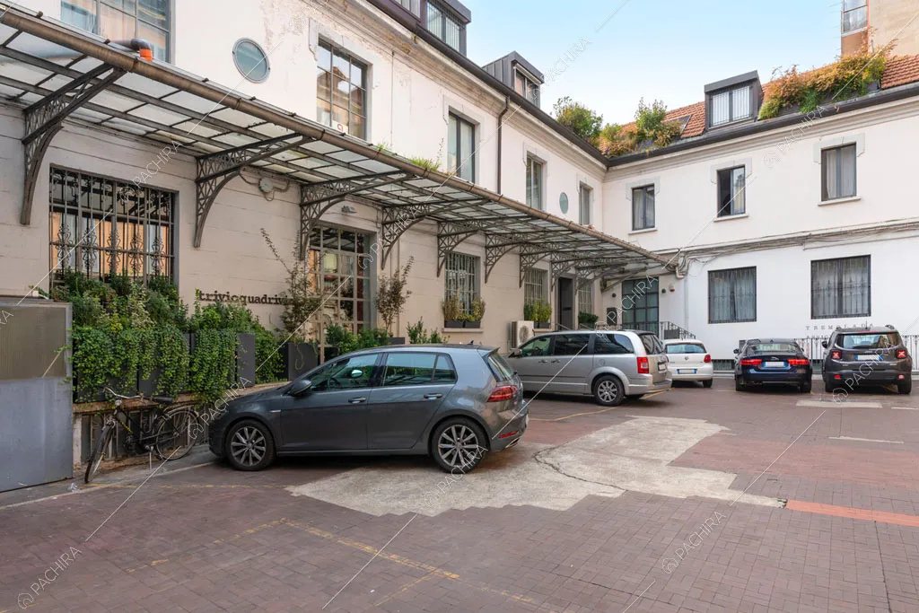 Cortile dell'appartamento Agrellite, location in stile moderno a Milano