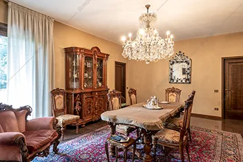 Sala da pranzo della villa Dolomite, location in stile rustico a Varese